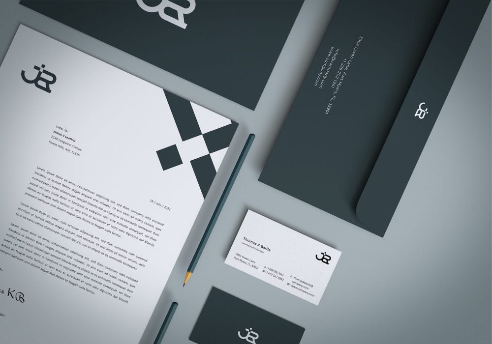 Closeup_Branding_Stationery_Set_Mockup_Design